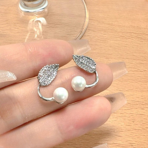 Beautiful Korean Leaf Pearl Earings